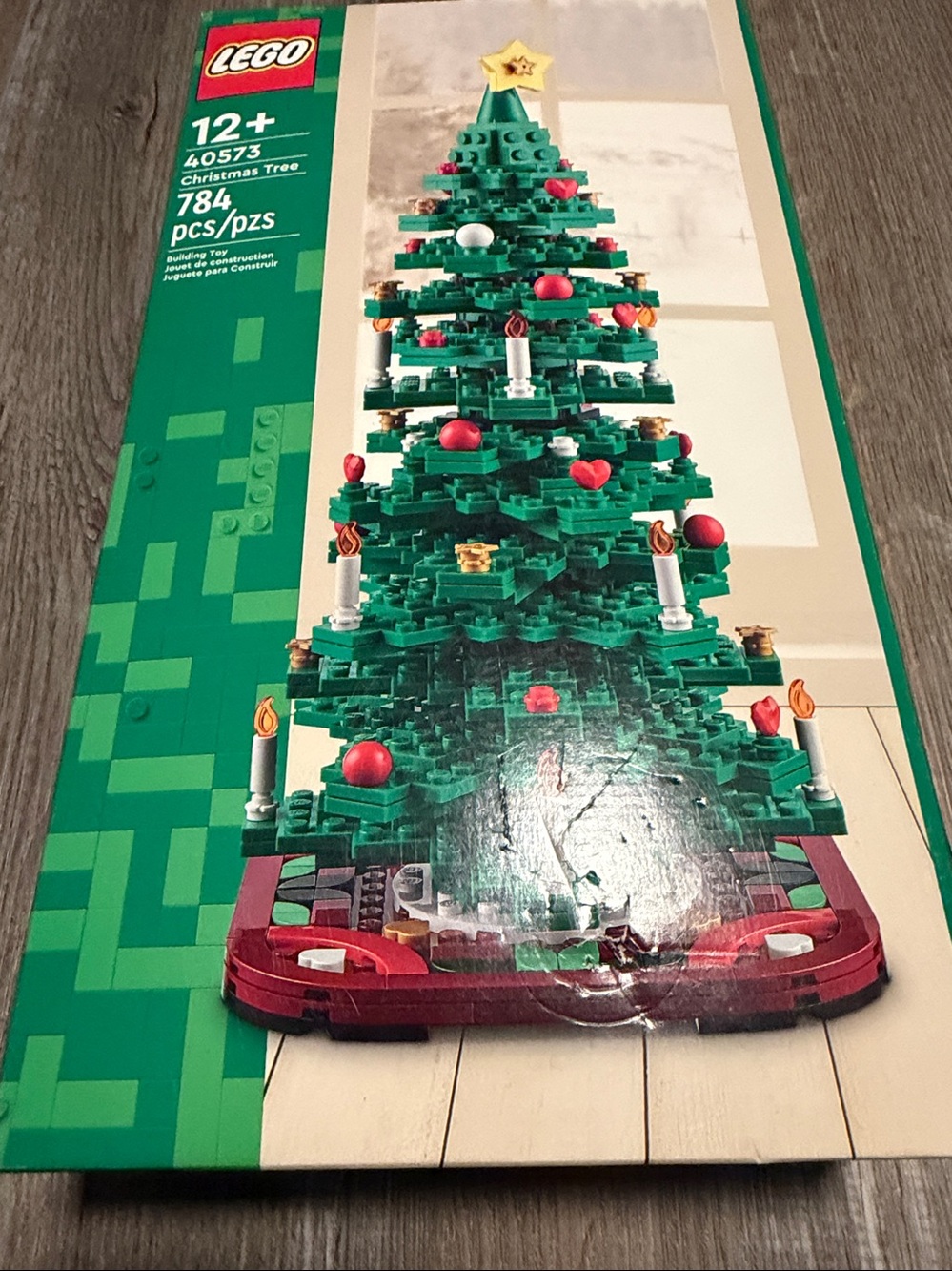LEGO 40573 Christmas Tree set, which is a 784-piece seasonal building kit - Picture 2 of 6